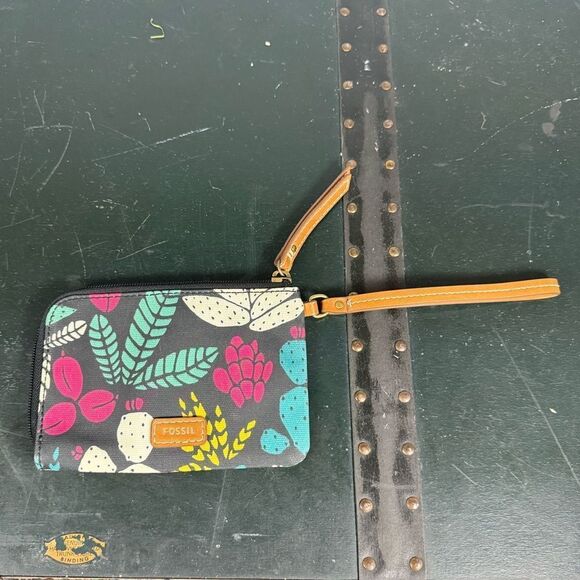Fossil Multi-Color Floral Coated Canvas Corner Zip Clutch Wallet Wristlet - Picture 2 of 6